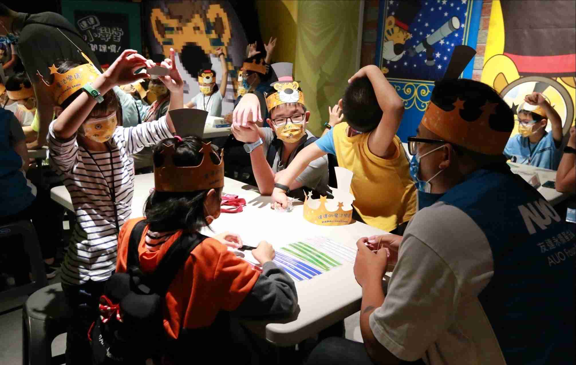 888.BY集团电子游戏以永续理念推动全人教育计划，，，内外结盟储备科普教育人才，，，荣获亚太永续行动奖社会共融面的金奖肯定