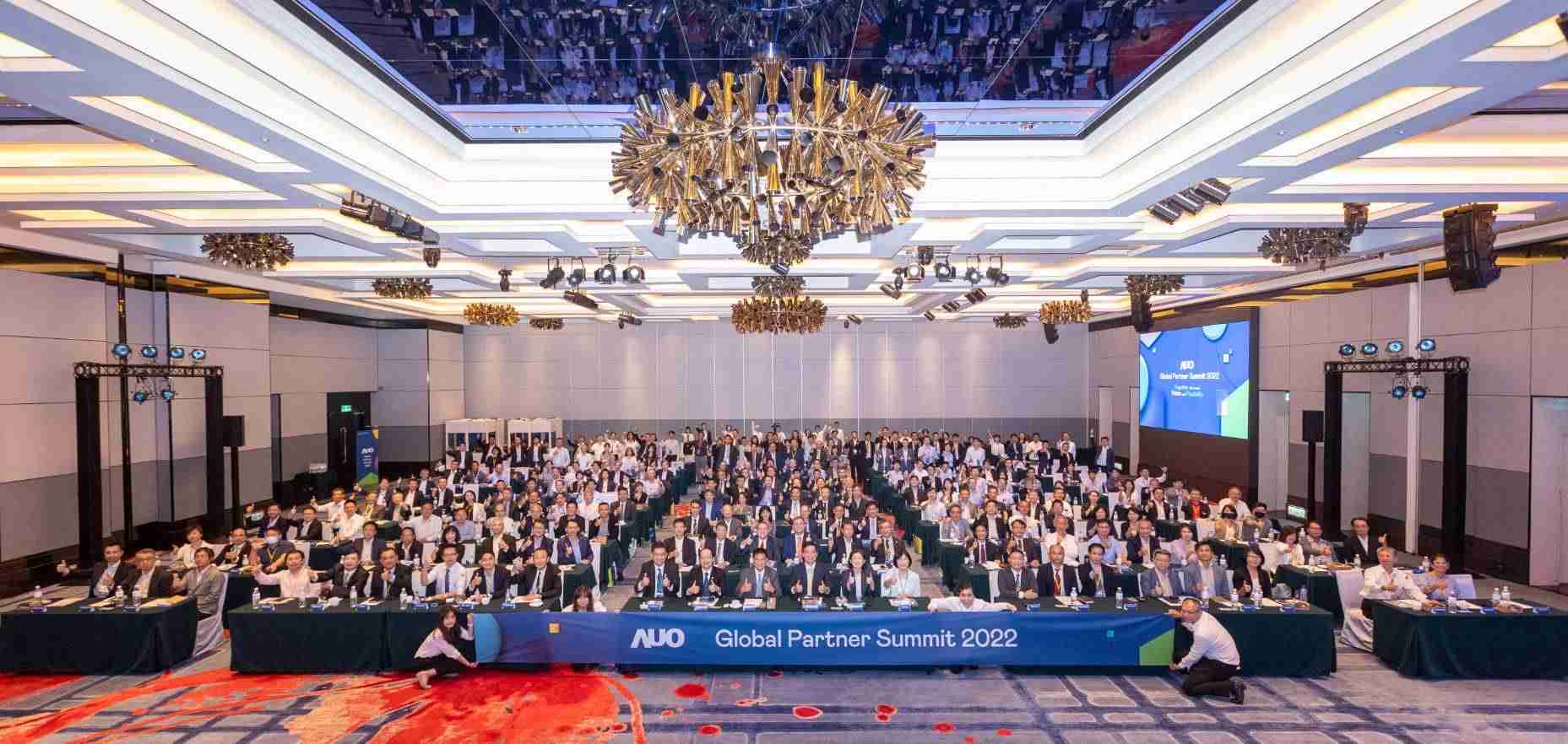 友達推動「安心、、創新、、用心、、同心、、、盡心」五星職旅，，，為菲籍員工打造全方位照護，，首度贏得「人權實踐與發展領袖獎」殊榮