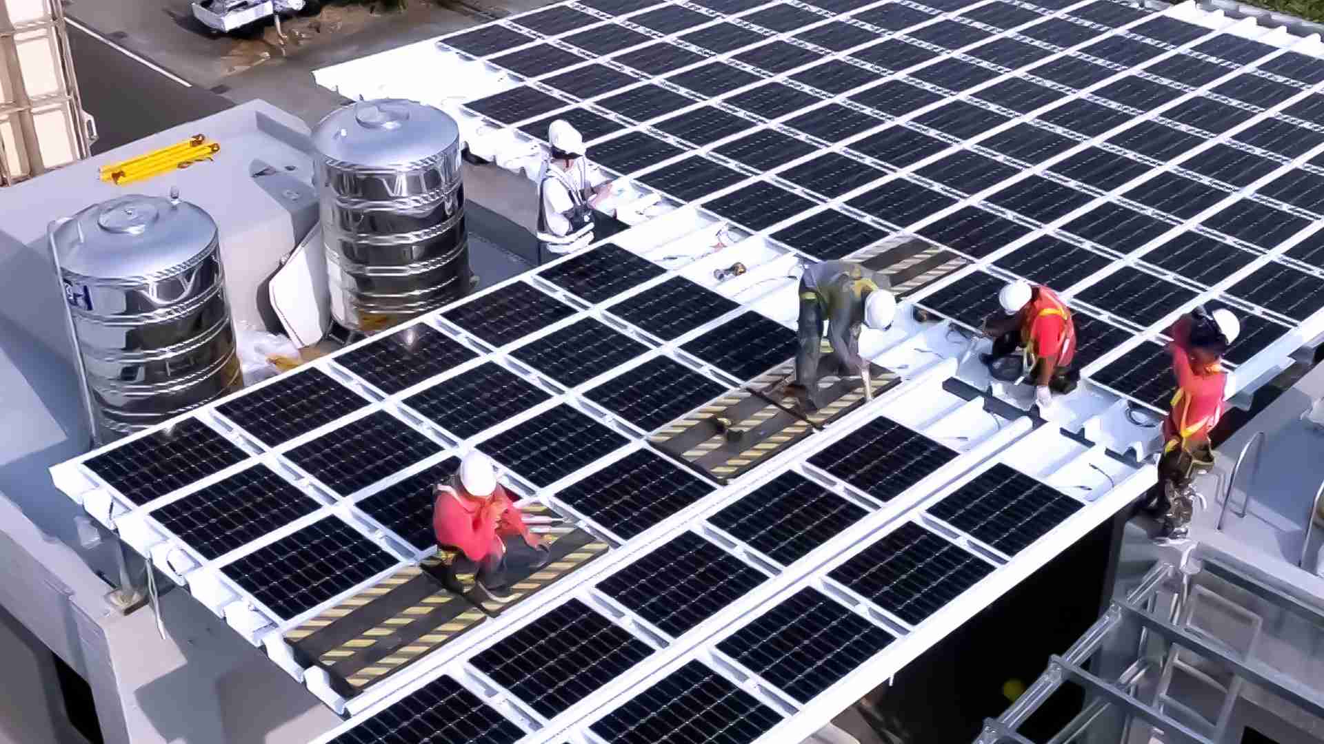 888.BY集团电子游戏着力于替代能源之技术研发，，，，如光电浪板的相关制程、、设备与产品，，，其中所开发之光电整合型浪板，，，减少传统金属支架安装，，更提升耐候度，，，可广泛运用于多元场域，，，，并辅助建筑达到净零碳排目标